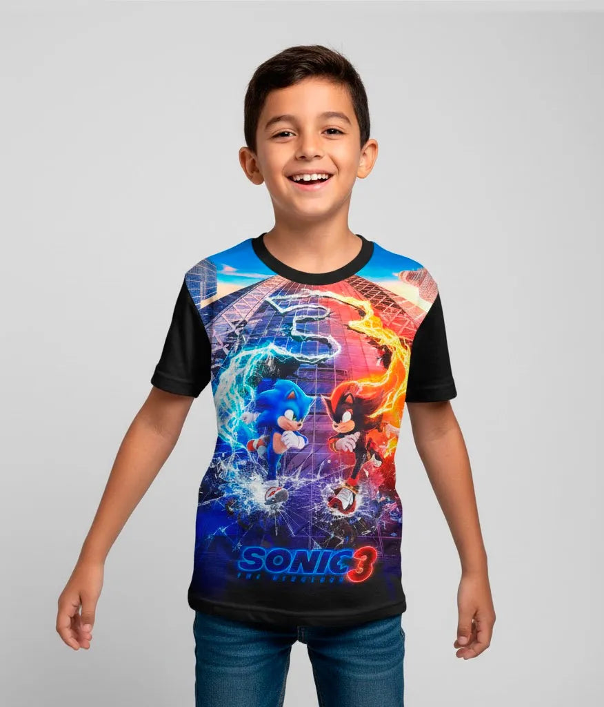 Niño luciendo la camiseta de Sonic La Película de la colección gamer de La Camiseta