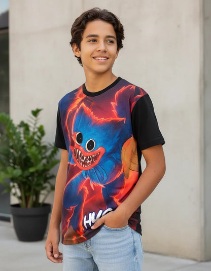 Niño luciendo la camiseta de Huggy Wuggy de forma casual, destacando la comodidad de la prenda para el uso diario