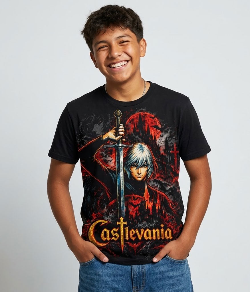 Modelo luciendo la Camiseta Castlevania Alucard en un outfit urbano streetwear gótico.