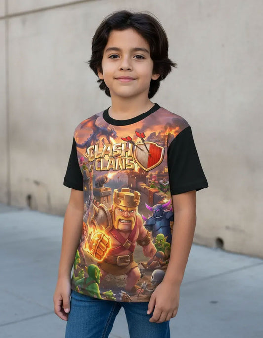 niño usando de forma casual la camiseta gamer de Clash of Clans, mostrando un look urbano, cómodo y de estilo streetwear alternativo