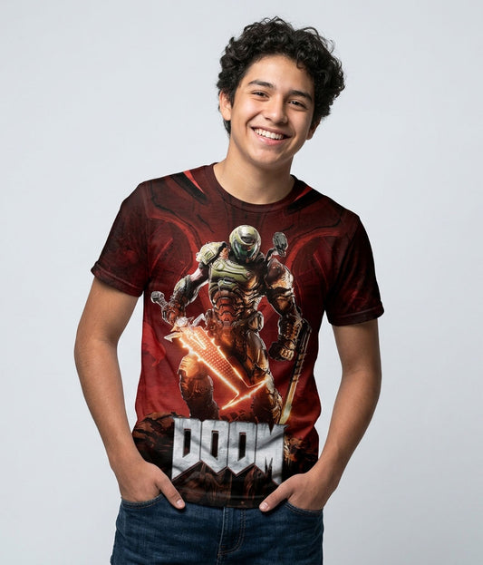 Modelo luciendo la Camiseta Doom Eternal en un outfit urbano streetwear gamer.