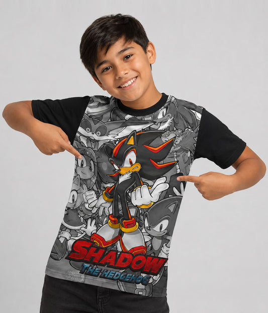 niño con camiseta de shadow sonic el erizo