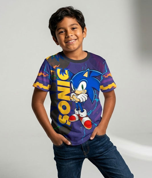 Niño con camiseta de sonic