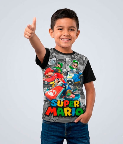 Camiseta negra de algodón para niños con diseño de Super Mario Bros conduciendo su kart de carreras.