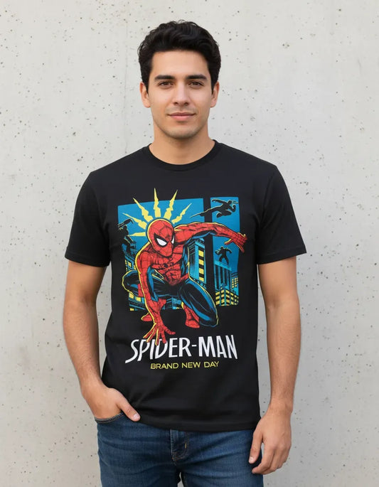 Modelo vistiendo la camiseta urbana de Spider-Man en un outfit streetwear