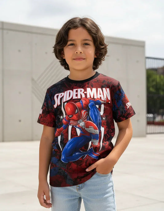Niño usando camiseta Spider-Man Super Poderoso Marvel.