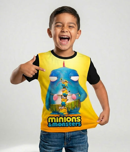 Niño vistiendo de forma casual la camiseta de la película de Minions y Monstruos, mostrando un look moderno, cómodo y fresco para el juego diario