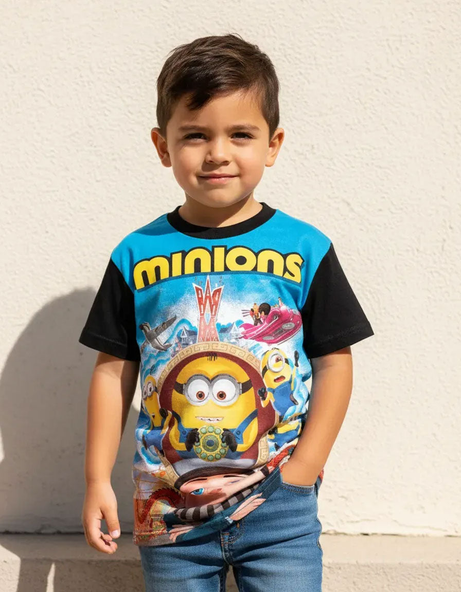 Niño vistiendo de forma casual la camiseta de los Minions Nace un Villano en una fiesta infantil, luciendo un look moderno, cómodo y fresco