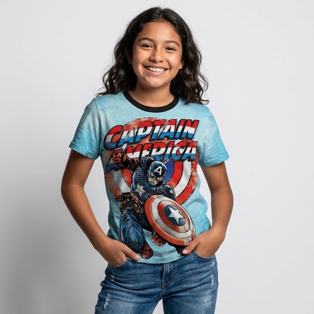 Modelo luciendo la Camiseta Capitán América Marvel Star en un outfit urbano streetwear.