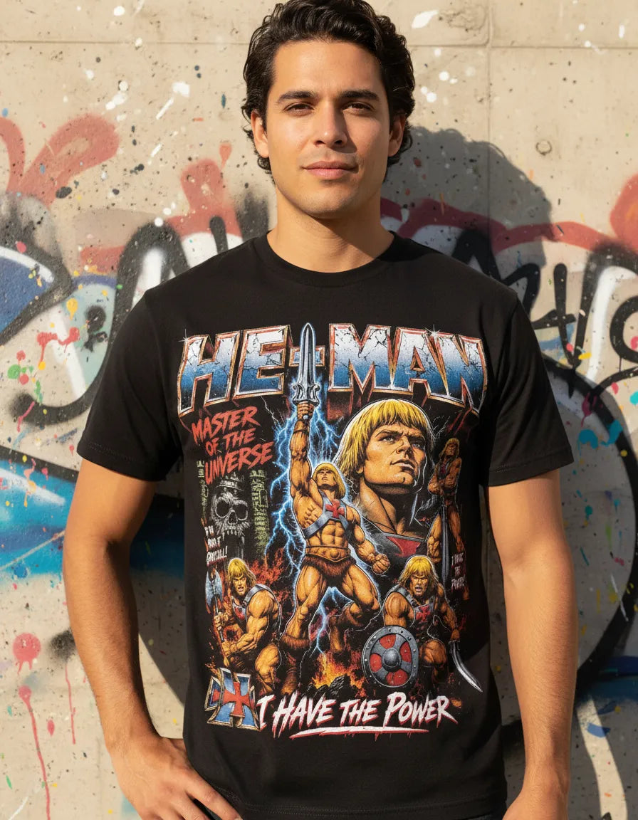 Camiseta negra con el diseño gráfico clásico de He-Man alzando la espada junto a su icónica frase Yo Tengo el Poder
