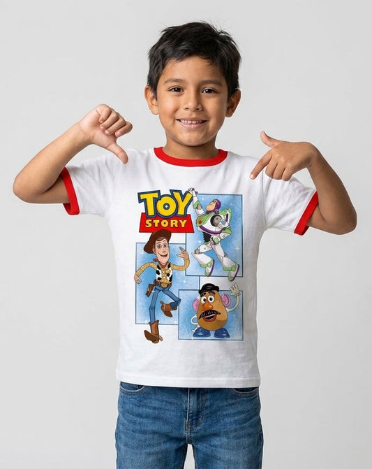 niño con camiseta de toy story
